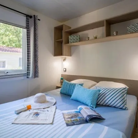 Camping Zecamping 4 étoiles Familial Espace Aquatique Locatif Tv Lv Clim Sérignan