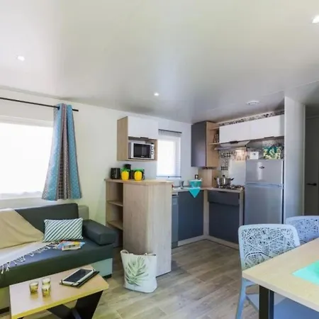 Zecamping 4 Etoiles Familial Espace Aquatique Locatif Tv Lv Clim キャンプ場 Sérignan