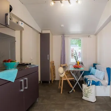 Zecamping 4 Etoiles Familial Espace Aquatique Locatif Tv Lv Clim 4* Sérignan
