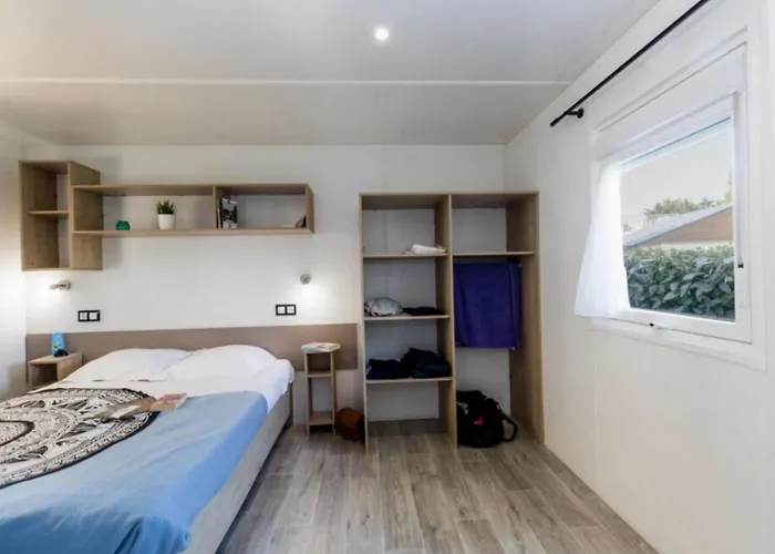 Zecamping 4 Etoiles Familial Espace Aquatique Locatif Tv Lv Clim 4* Sérignan